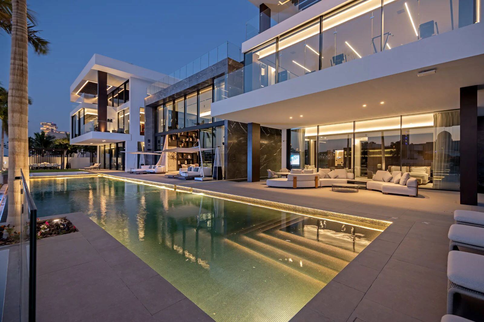 Buy luxury villas in Dubai