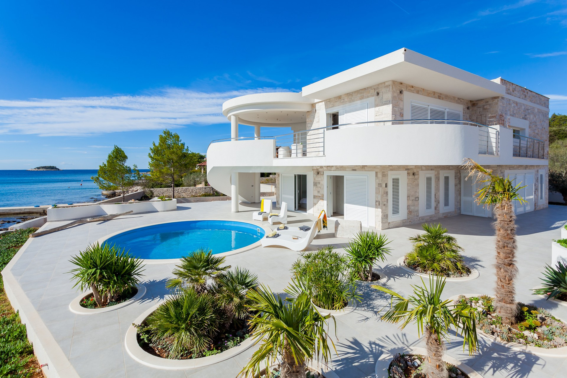 Jumeirah Islands Waterfront Villas for Sale