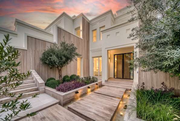 Four-bedroom villas for sale in Dubai