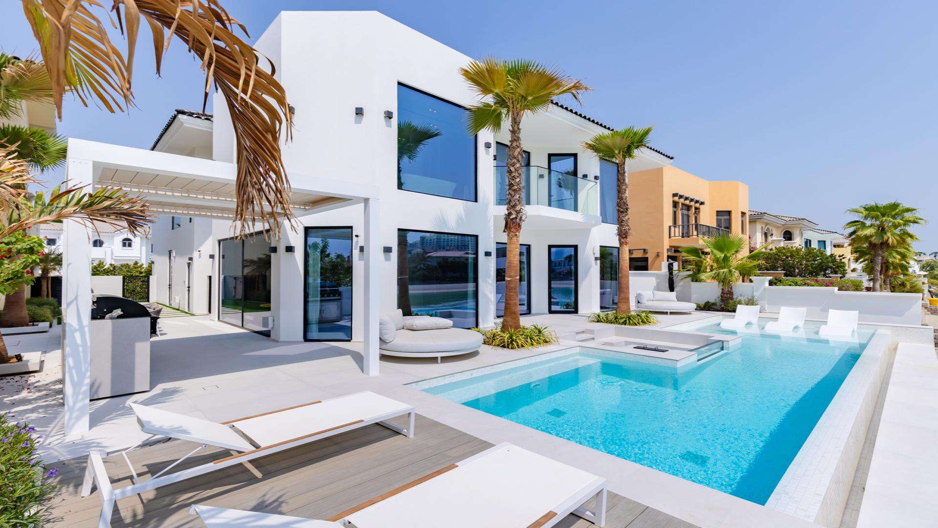 Luxury waterfront villas for sale Dubai